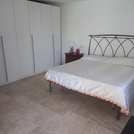 Guesthouseminturnoit Lucia Sparagna * مينتورنو