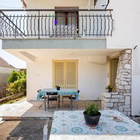 Guesthouseminturnoit Lucia Sparagna مينتورنو