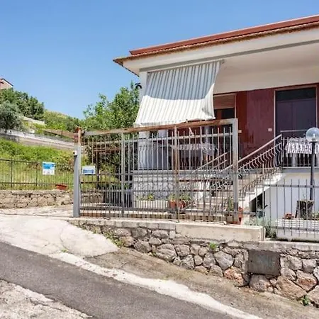 Guesthouseminturnoit Lucia Sparagna *