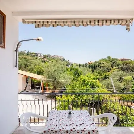 Guesthouseminturnoit Lucia Sparagna * مينتورنو