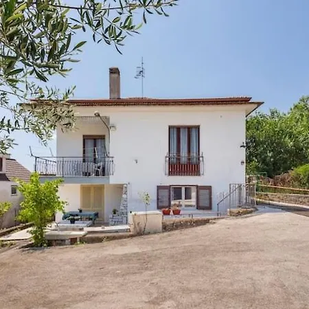 Guesthouseminturnoit Lucia Sparagna شقة *